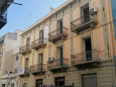 Rimanendo nello stesso quartiere ci spostiamo al civico 50 di via Podgora dove, al posto di un fine palazzotto di inizio 900...